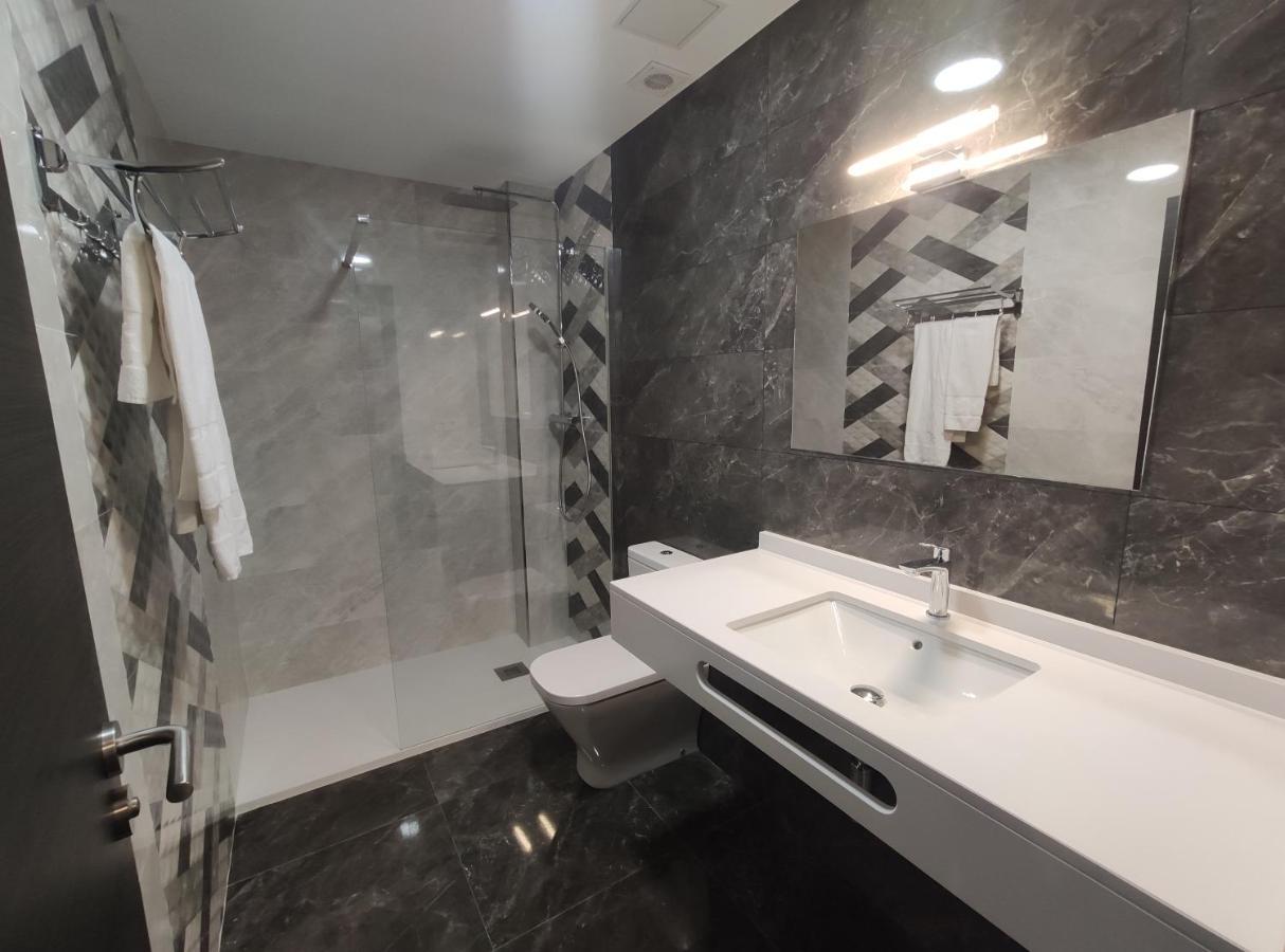 Hostal Oleo Auto Check-In Santander Zewnętrze zdjęcie