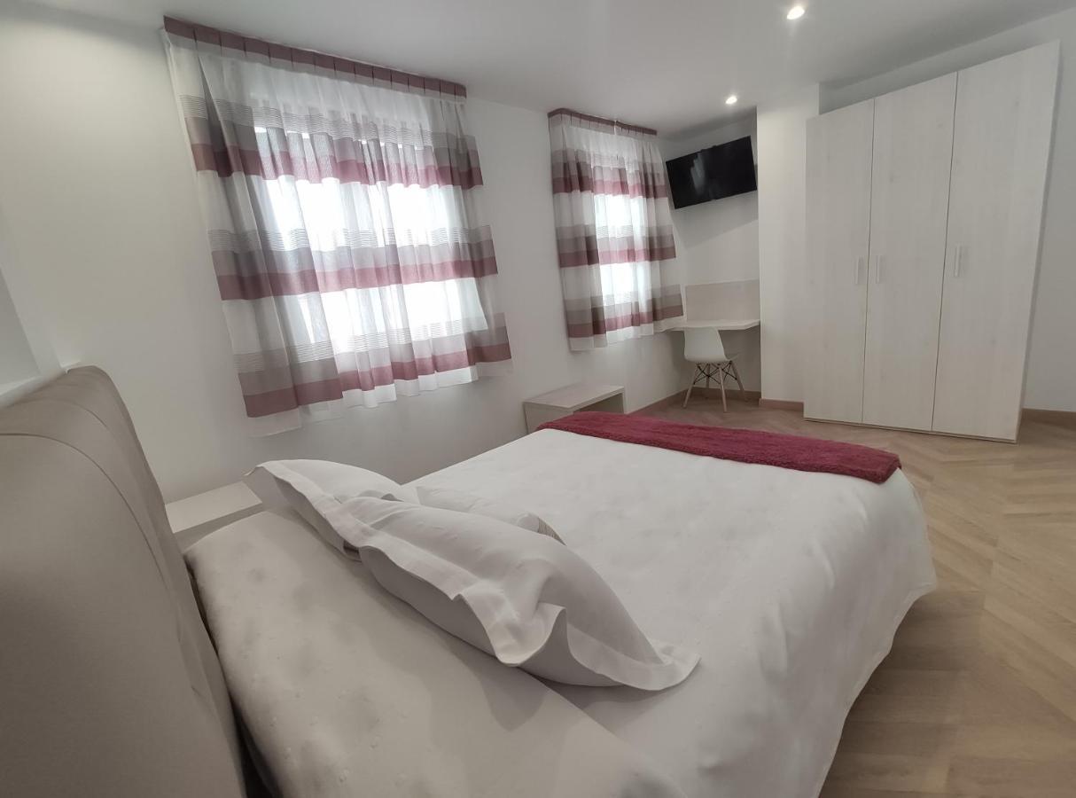 Hostal Oleo Auto Check-In Santander Zewnętrze zdjęcie