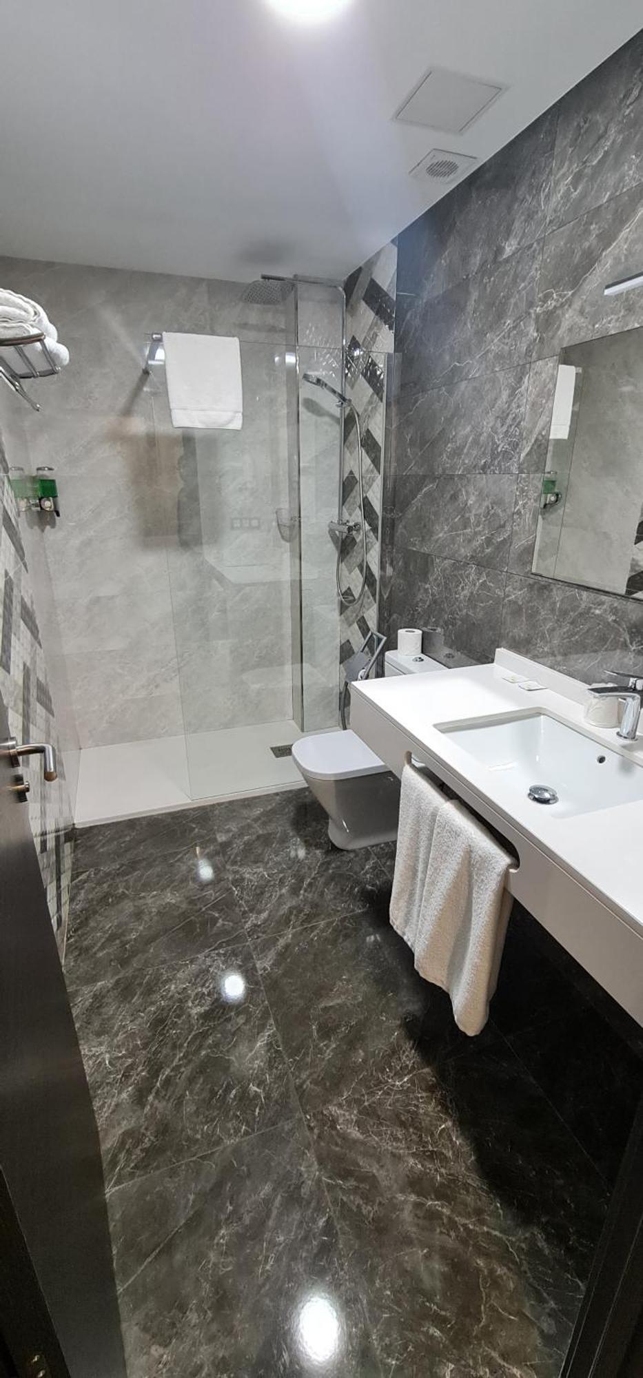 Hostal Oleo Auto Check-In Santander Zewnętrze zdjęcie